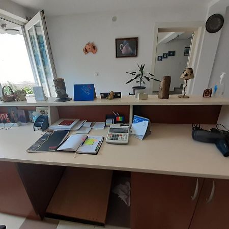 Guest House Zarnovel Palace أوهغيد المظهر الخارجي الصورة